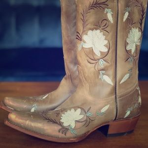 Embroidered Women’s boots